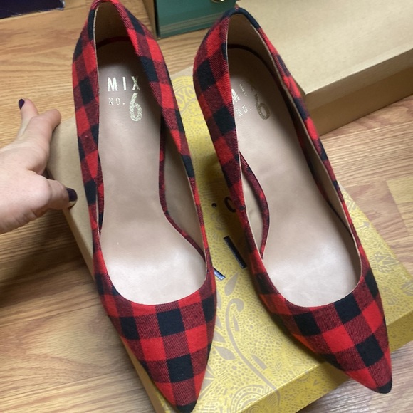 Mix no 6 red plaid pumps - Picture 2 of 4